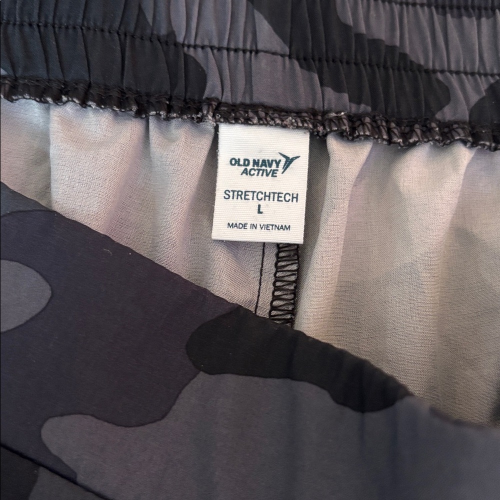 Old Navy Active StretchTech Camouflage Pants - Picture 2 of 3